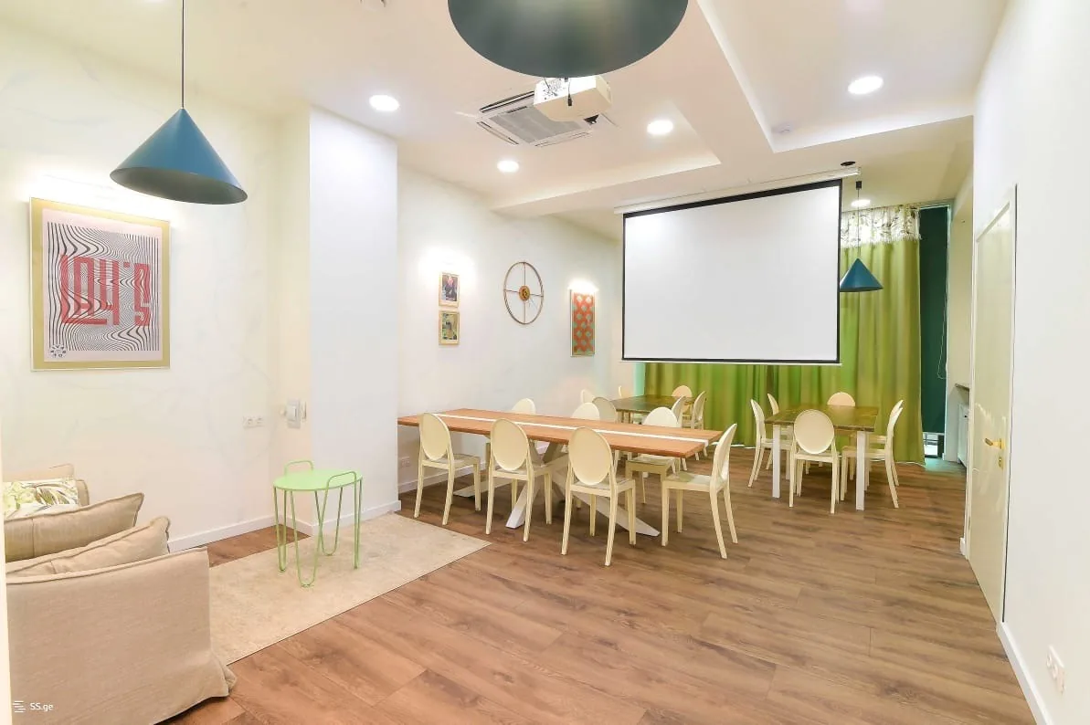 176sq multipurpose commercial space with established F&B business (Vera)